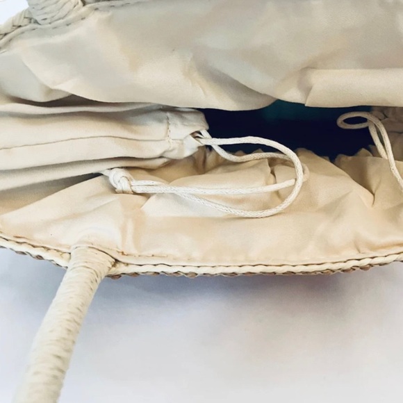 ON THE FRINGE RATTAN HANDBAG - Picture 3 of 8